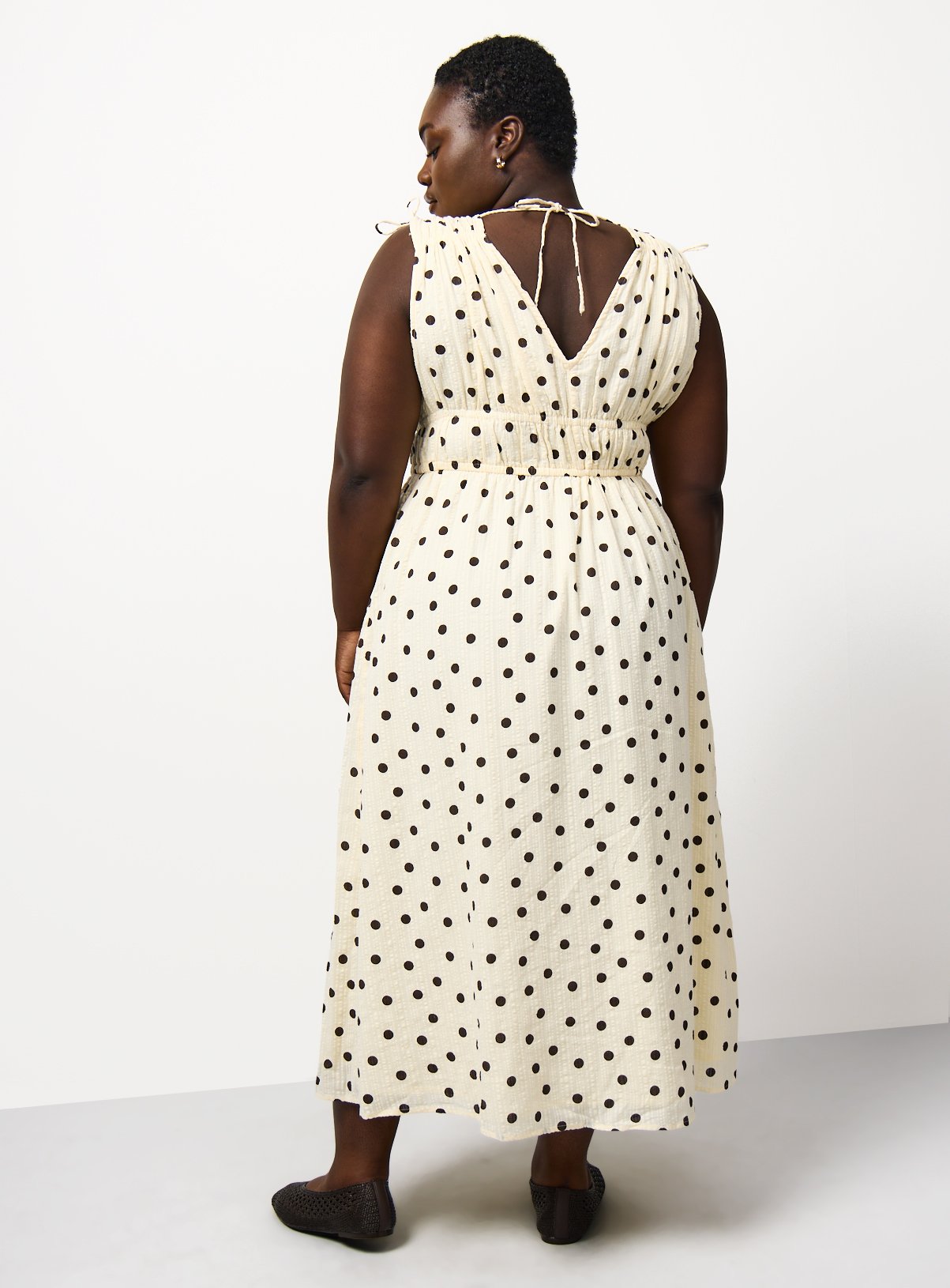 Cream Polka Dot Print Seersucker Sleeveless Shirred Dress 18 - Image 4 thumbnail